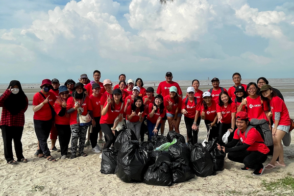 DKSH Joins Global Efforts to Keep Malaysia’s Beaches Clean